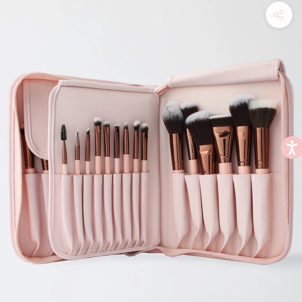 Luxie Pink Brush Set with Case - Picture 3 of 3